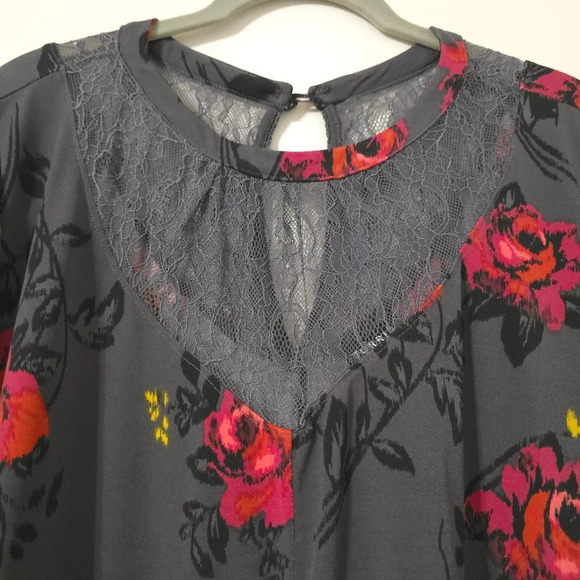 TORRID Studio Knit Lace Inset Short Flutter Sleeve Peplum Top, Dark Floral, 1 1X - Picture 5 of 16